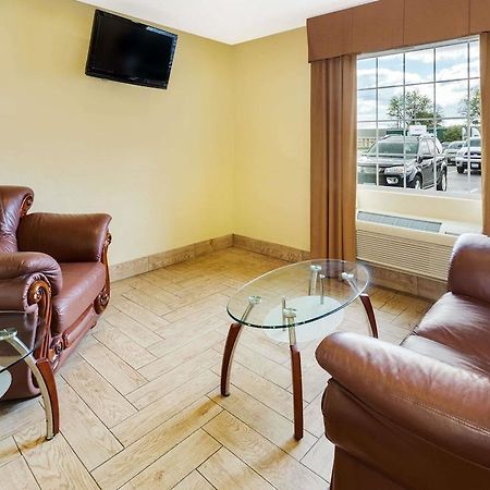 Baymont By Wyndham Beloit Hotel Екстериор снимка