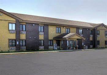 Baymont By Wyndham Beloit Hotel Екстериор снимка