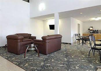 Baymont By Wyndham Beloit Hotel Екстериор снимка