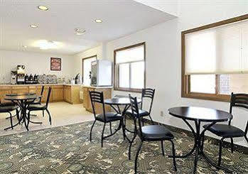 Baymont By Wyndham Beloit Hotel Екстериор снимка