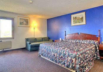Baymont By Wyndham Beloit Hotel Екстериор снимка